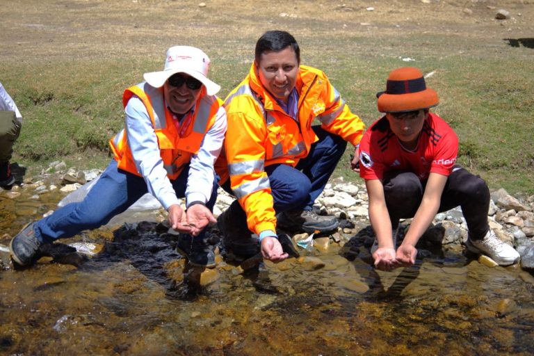 Las Bambas impulsa siembra de 38,000 alevines de trucha en cinco comunidades de Challhuahuacho