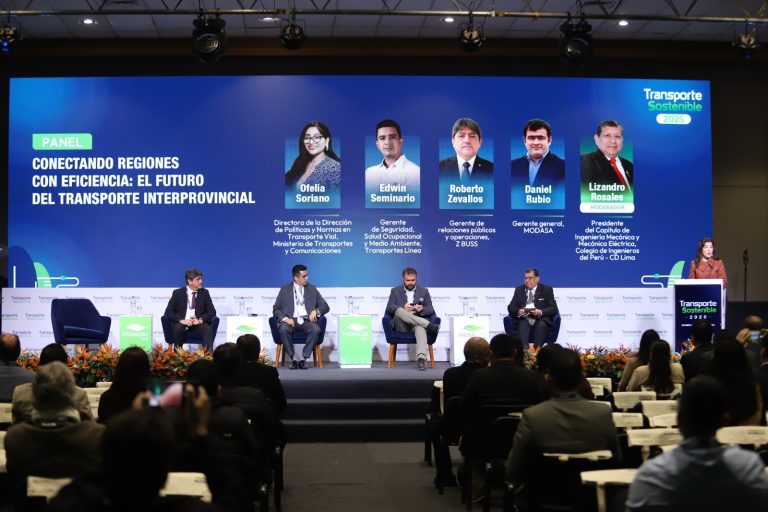 Expertos alertan que falta de infraestructura frena masificación del gas y electromovilidad en transporte interprovincial