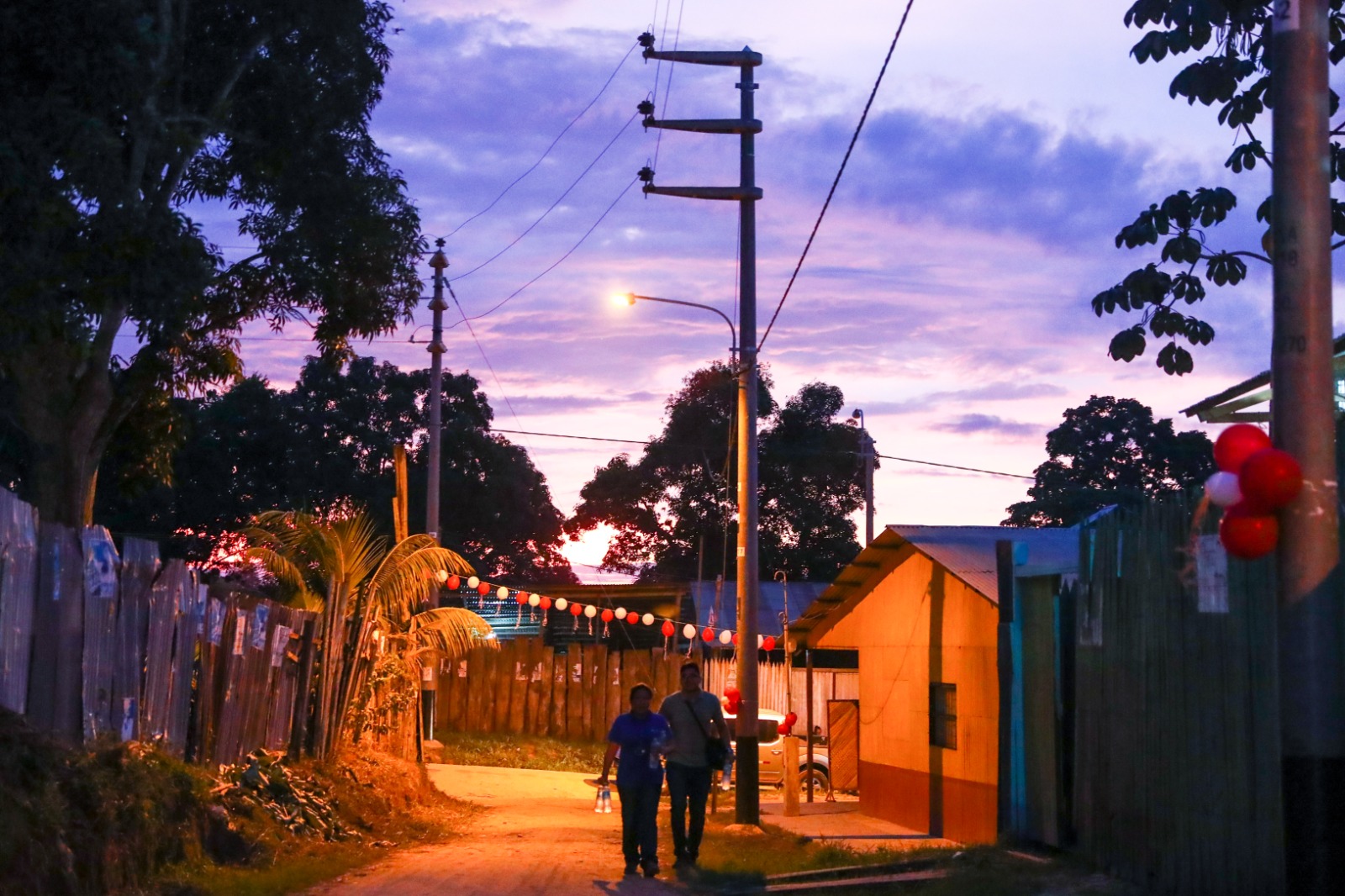 Minem concluye diez obras de electrificación rural