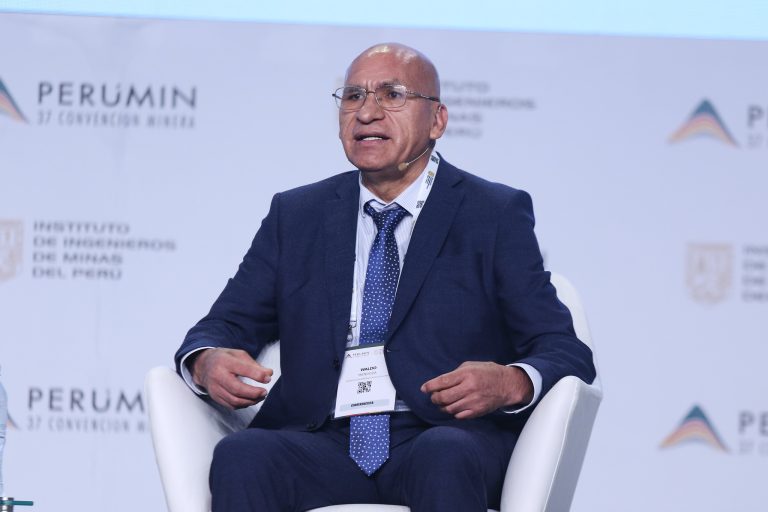 Economía peruana crece solo 2% anual desde hace cuatro años, advierte Waldo Mendoza