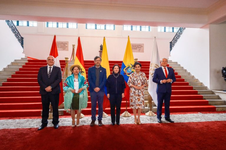 China se incorpora como país observador de la Comunidad Andina