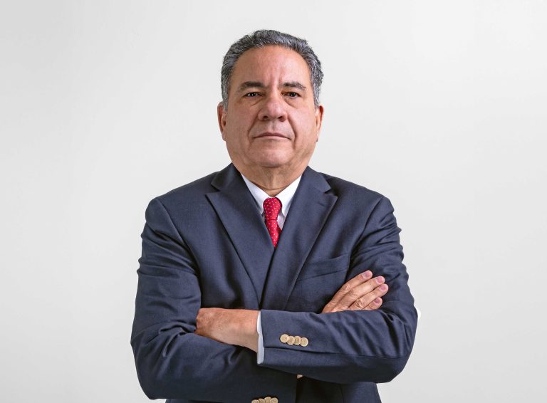 «Estamos a puertas de poner en operación dos proyectos de generación híbrida solar-gas en la minería peruana»