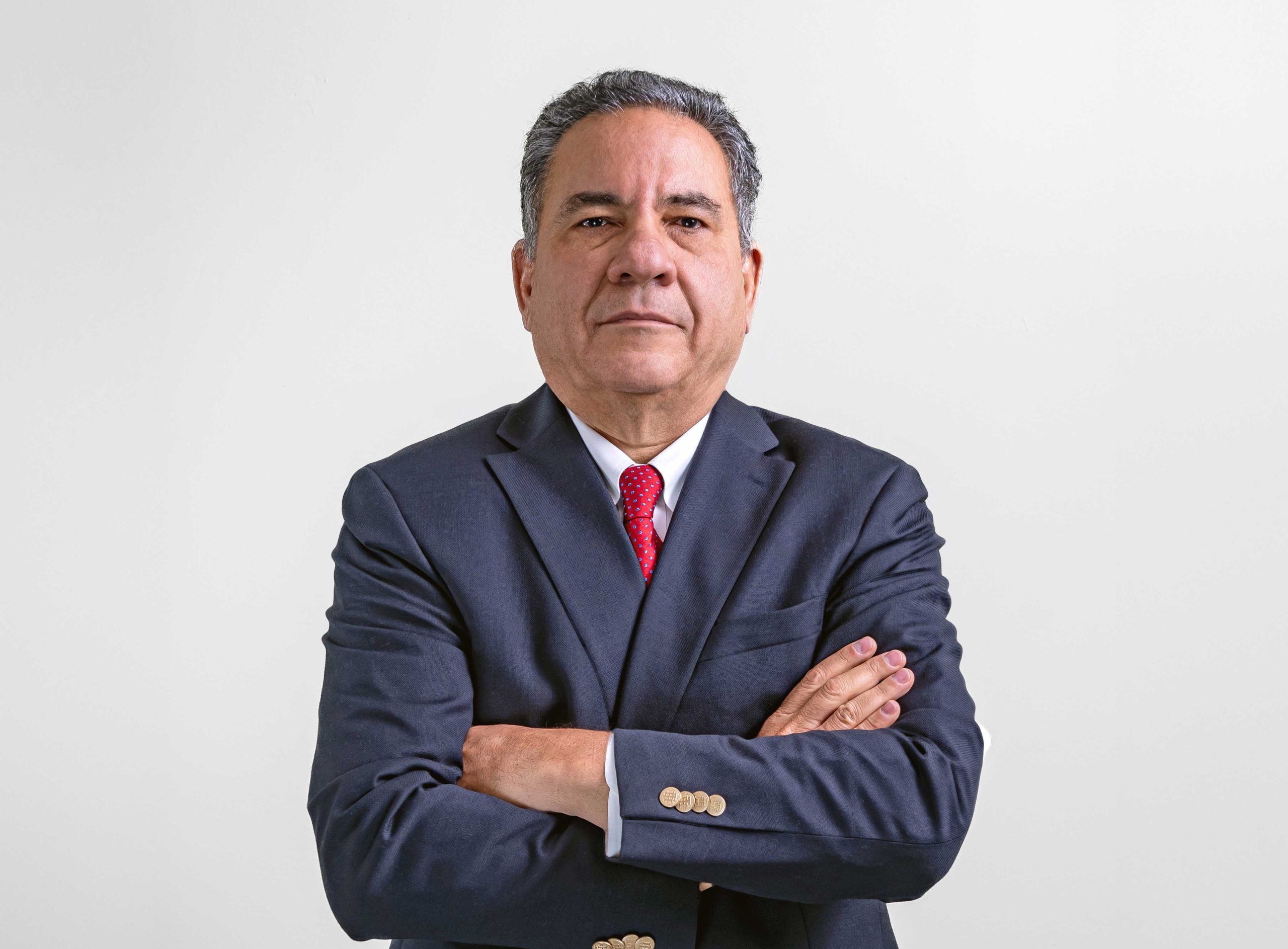 «Estamos a puertas de poner en operación dos proyectos de generación híbrida solar-gas en la minería peruana»