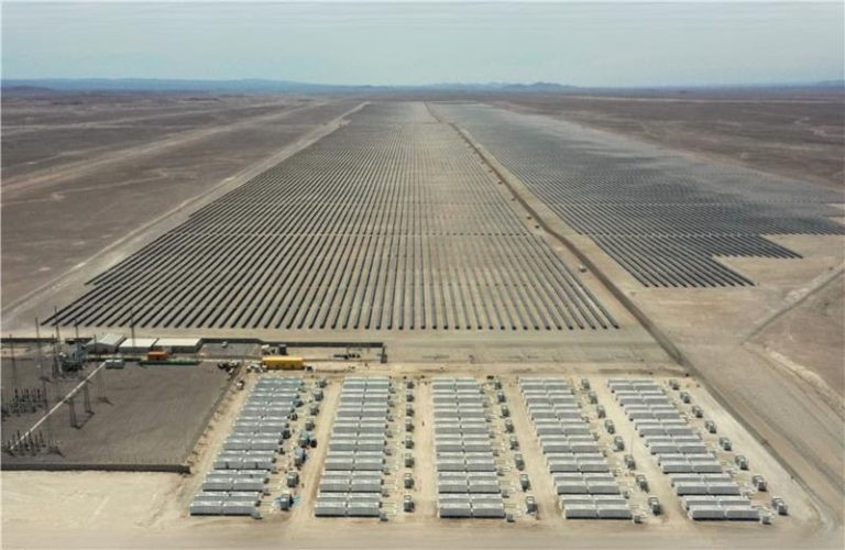 Atlas Renewable Energy asegura financiamiento por US$ 475 millones para proyecto solar y baterías que abastecerá sector minero en Chile