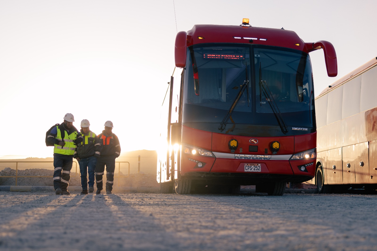 Antapaccay renueva 100% de su flota de transporte interno a buses eléctricos