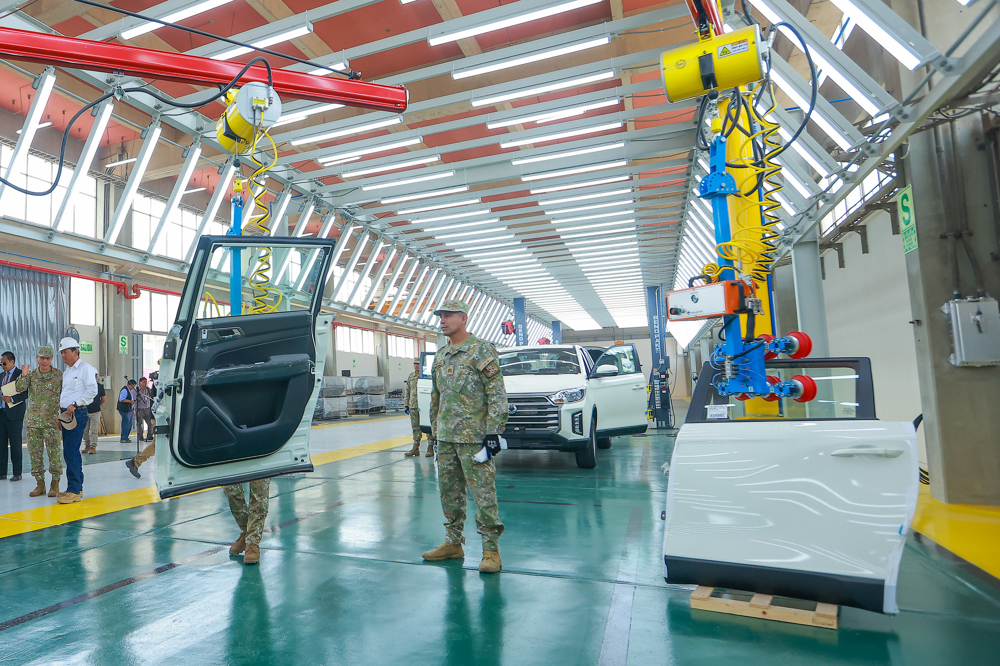 Inauguran planta de ensamblaje de vehículos especiales de la Fábrica de Armas y Municiones del Ejército