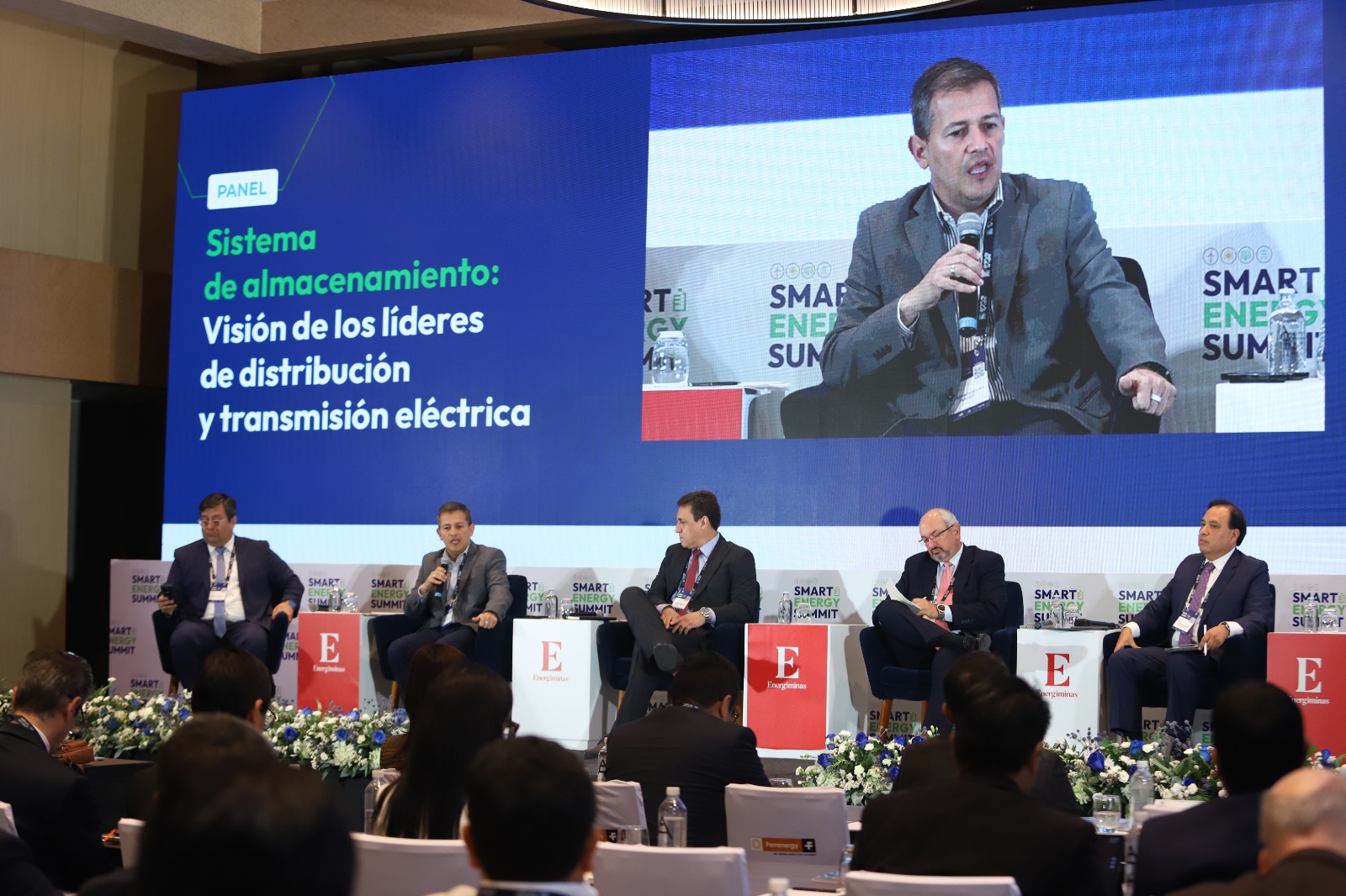 Flexibilidad, firmeza, futuro: expertos debaten la necesidad de baterías en el sistema eléctrico nacional