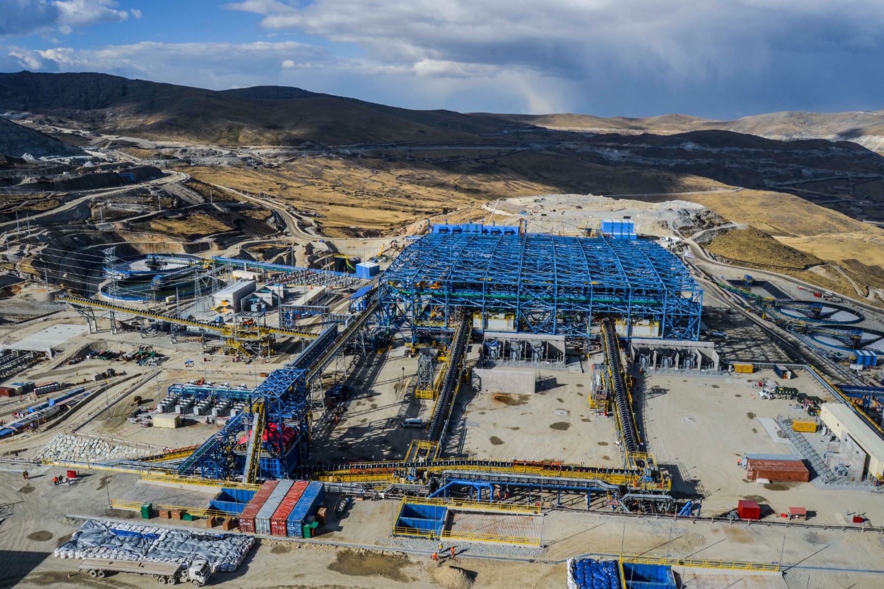 Economía peruana crece por encima del 3% por empuje de la minería y otros sectores primarios