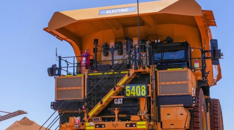 BHP y Rio Tinto dan la bienvenida a los primeros camiones eléctricos a batería Caterpillar en Pilbara