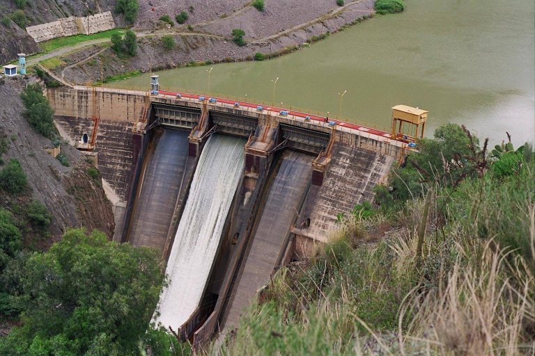 Sigue siendo el rey: el agua es el principal recurso para generación eléctrica con el 43.6% del total
