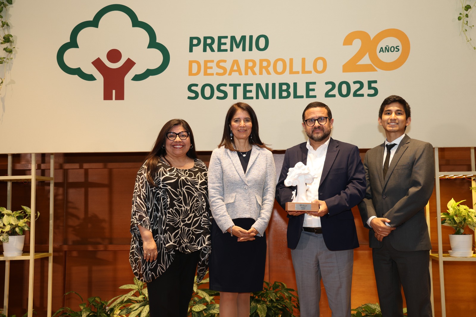 Komatsu-Mitsui recibe ‘Premio Desarrollo Sostenible’ por su programa ‘Sucursal Ambientalmente Sostenible’