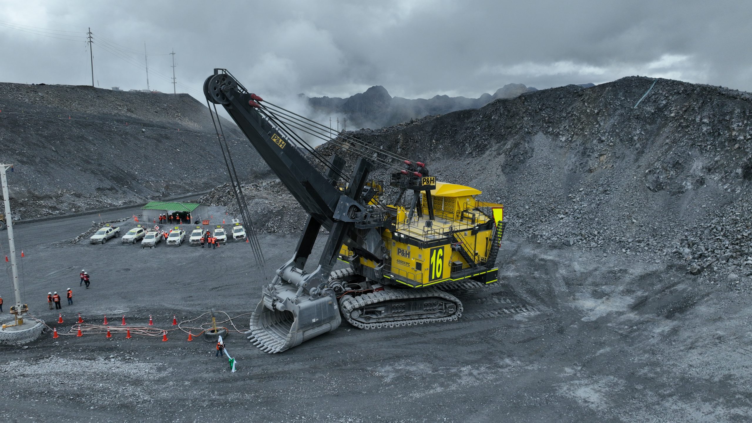 Antamina pone en operación la pala más grande del mundo