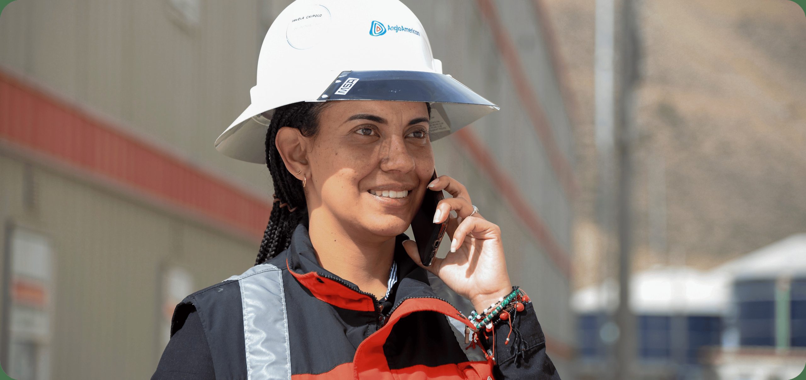 Hay más mujeres trabajando en la gran y mediana minería, pero la mayor participación está en la minería artesanal