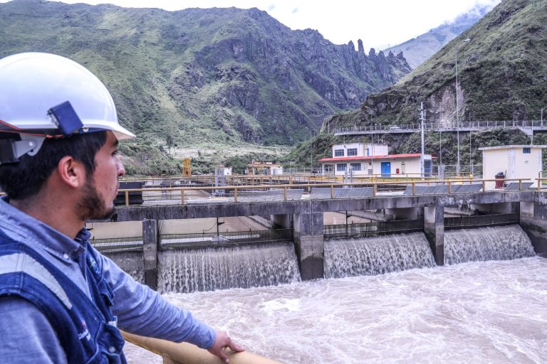 Una matriz más limpia: hidros y solares elevan producción a 5.6 GWh hasta octubre de 2025