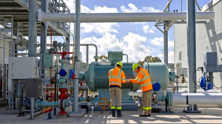 Empresas eléctricas evitarán sobrecostos de S/ 70 millones tras derogación de norma