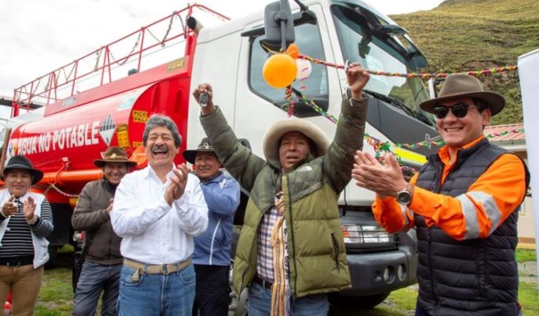 Las Bambas entrega tres camiones cisterna a comunidades de Chumbivilcas