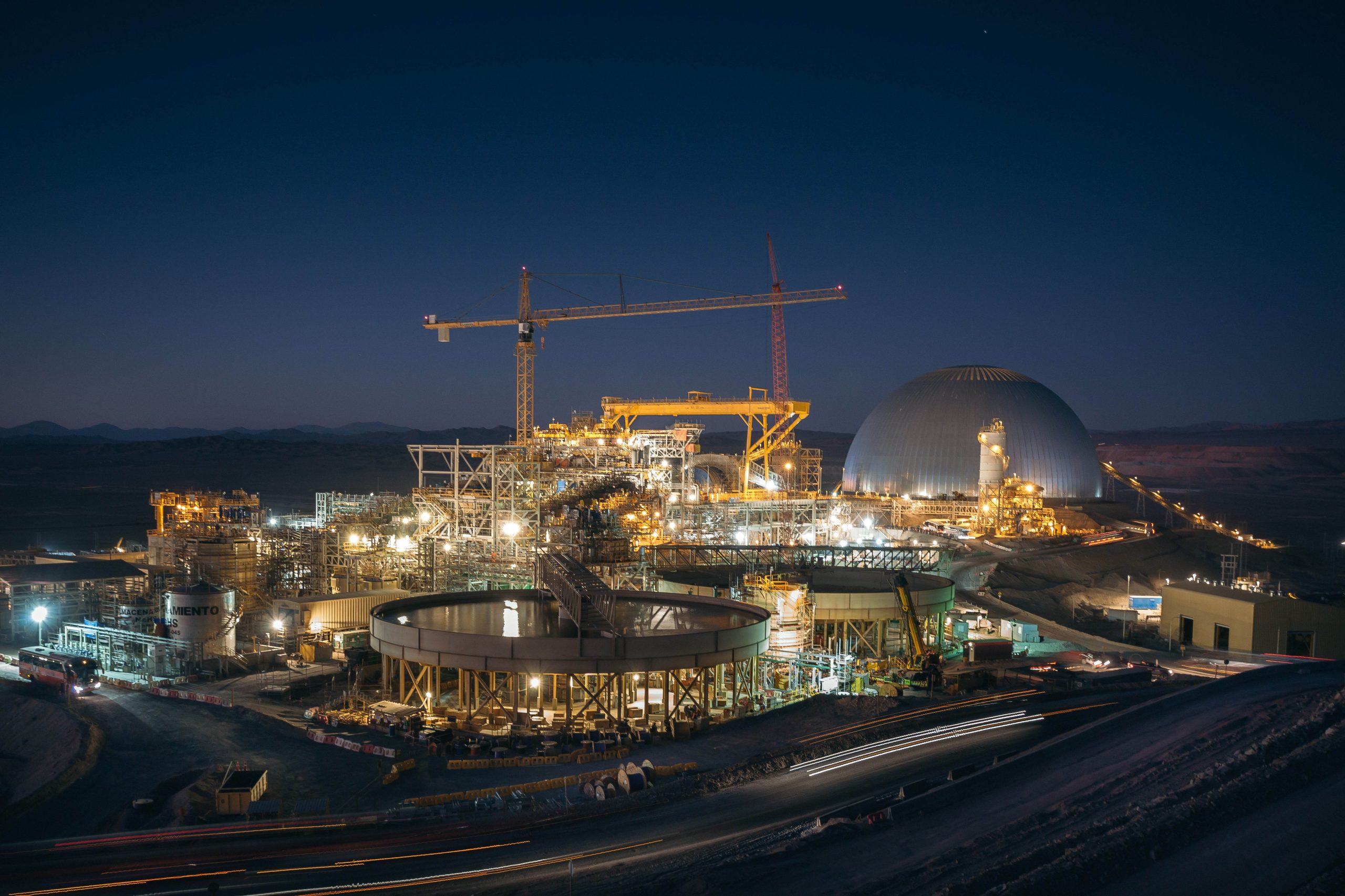 Gigante minero BHP apuesta por 10 empresas de exploración