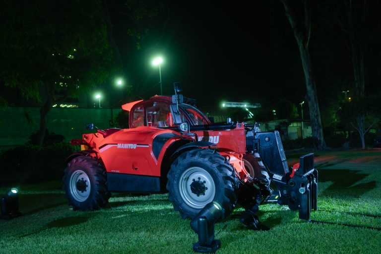 Komatsu-Mitsui impulsa productividad en minería y construcción con lanzamiento del nuevo manipulador Manitou MT-X 1135