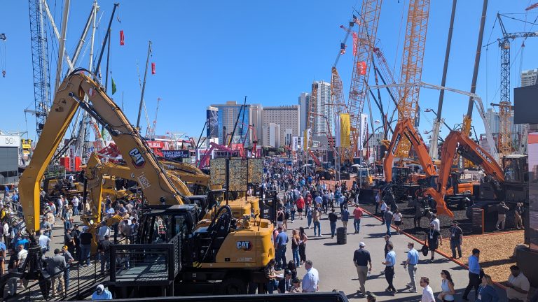 CEO de Caterpillar: “El acceso a técnicos y operadores calificados es un tema crítico para nuestra industria”