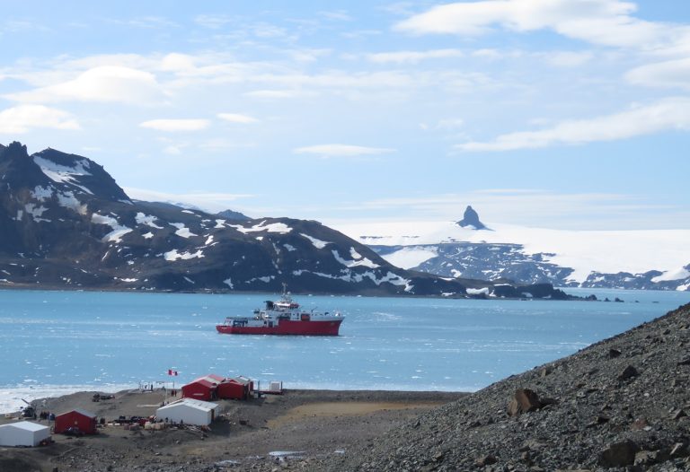 Antártida: Ingemmet lidera investigación sobre emisiones de CO₂ y metano