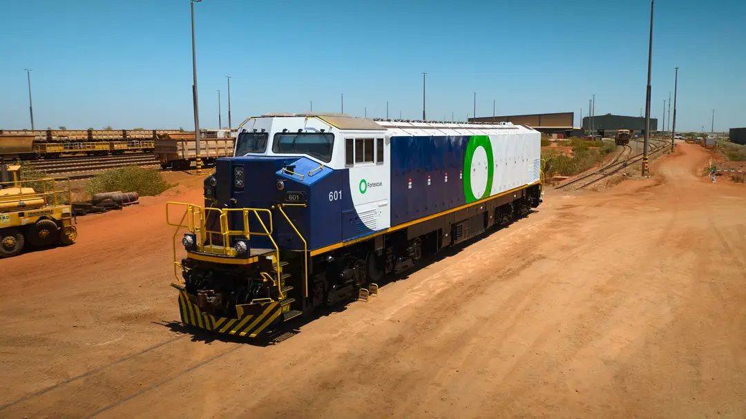 Fortescue celebra un hito en el programa Real Zero con puesta en marcha de locomotoras eléctricas de batería