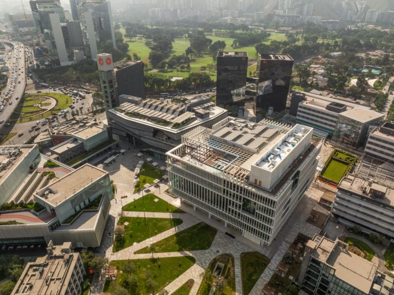 Universidad de Lima inaugura su nueva biblioteca