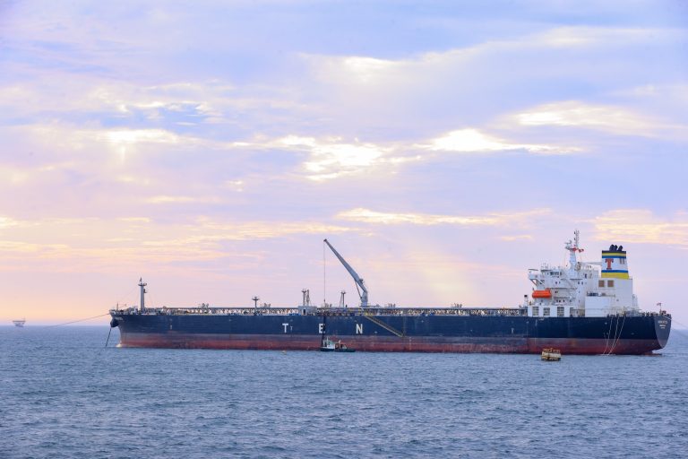 Minem: Buque de importación NICE culminó descarga de 140 mil barriles de GLP