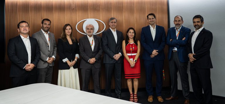 Codelco y Microsoft firman acuerdo para acelerar la integración de IA y analítica avanzada