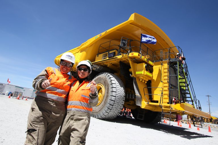 Komatsu-Mitsui impulsa cierre de brechas de género en la industria de maquinaria pesada