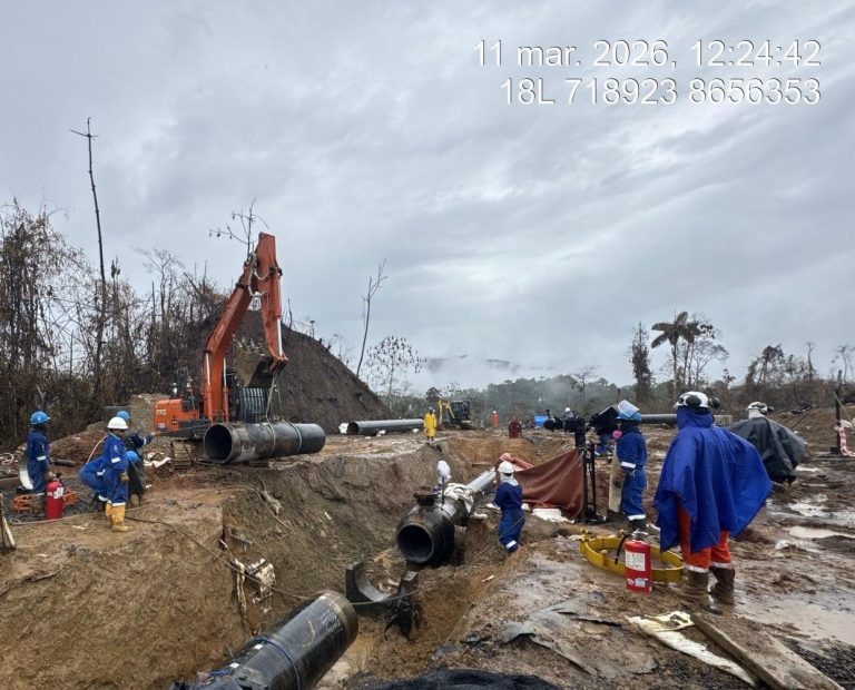 Gas natural: planean trasladar y armar hoy tercera excavadora Hitachi ZX 130 para acelerar reparación del ducto