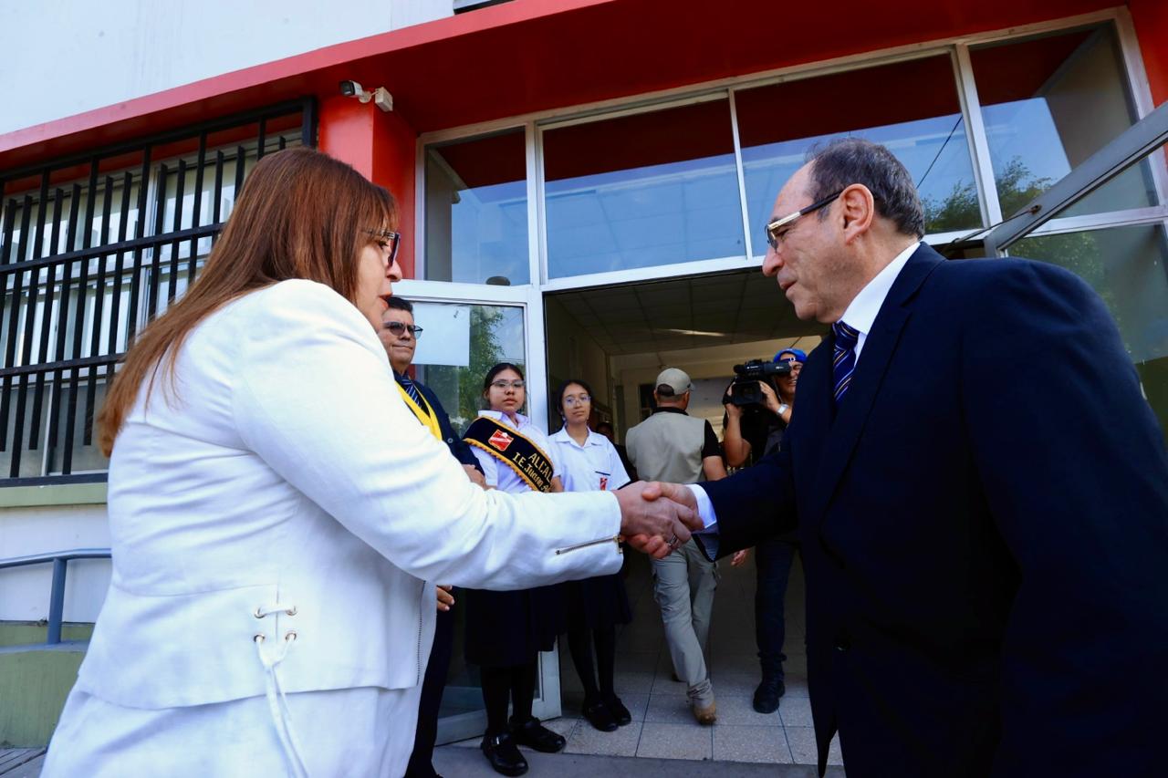 Ministro Alfaro: Convocatoria para planta regasificadora de GNL estaría lista en dos años