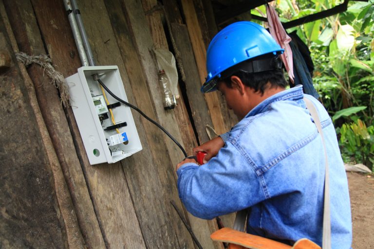 Culminan tres proyectos de electrificación rural en primer trimestre de 2026