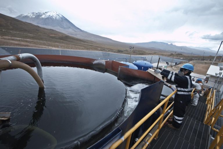 Minem: Empleo directo minero ascendió a 272,423 trabajadores en enero