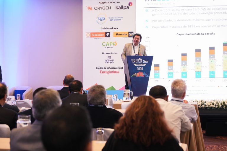 Expansión de renovables en Chile impulsa el uso de baterías y evidencia límites de transmisión