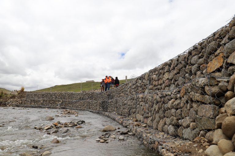 Hudbay construye defensa ribereña para proteger familias de Chilloroya