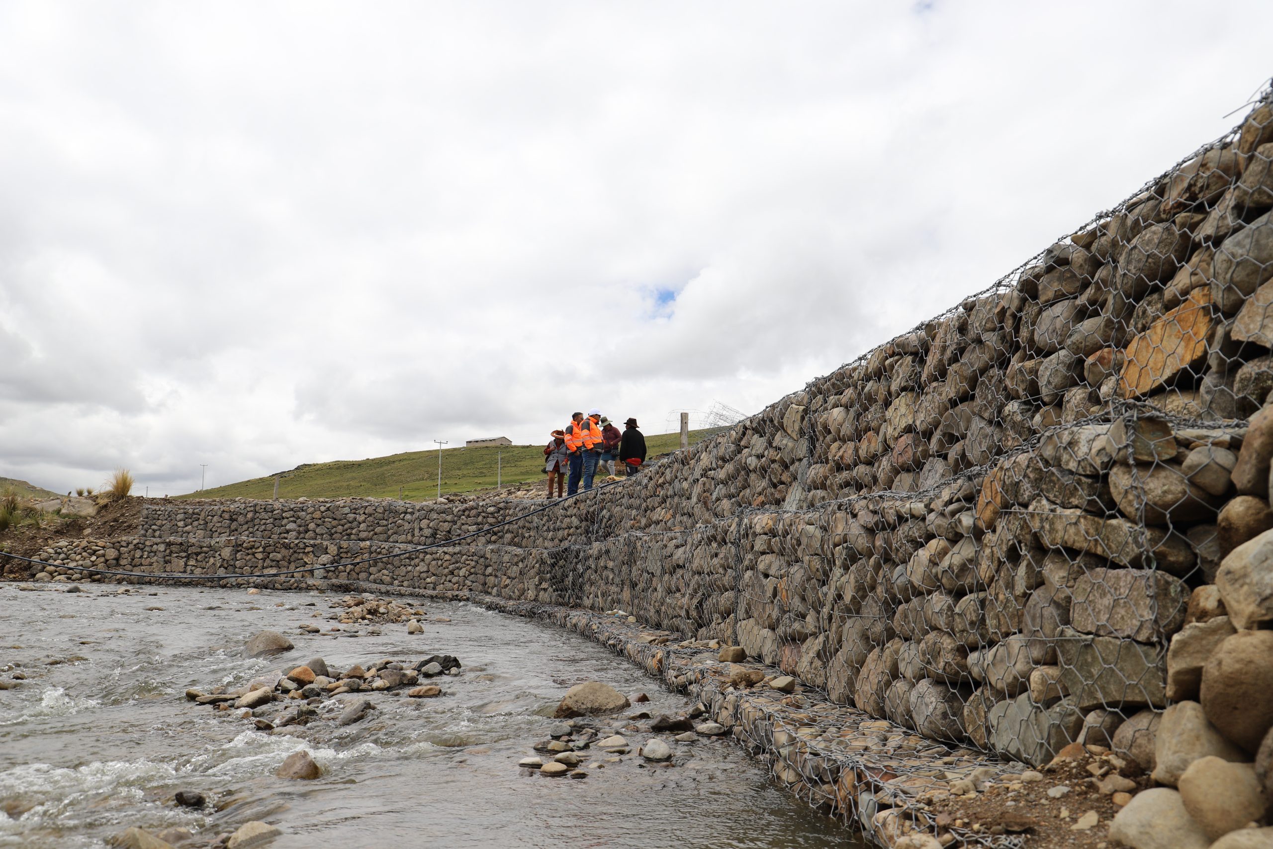 Hudbay construye defensa ribereña para proteger familias de Chilloroya