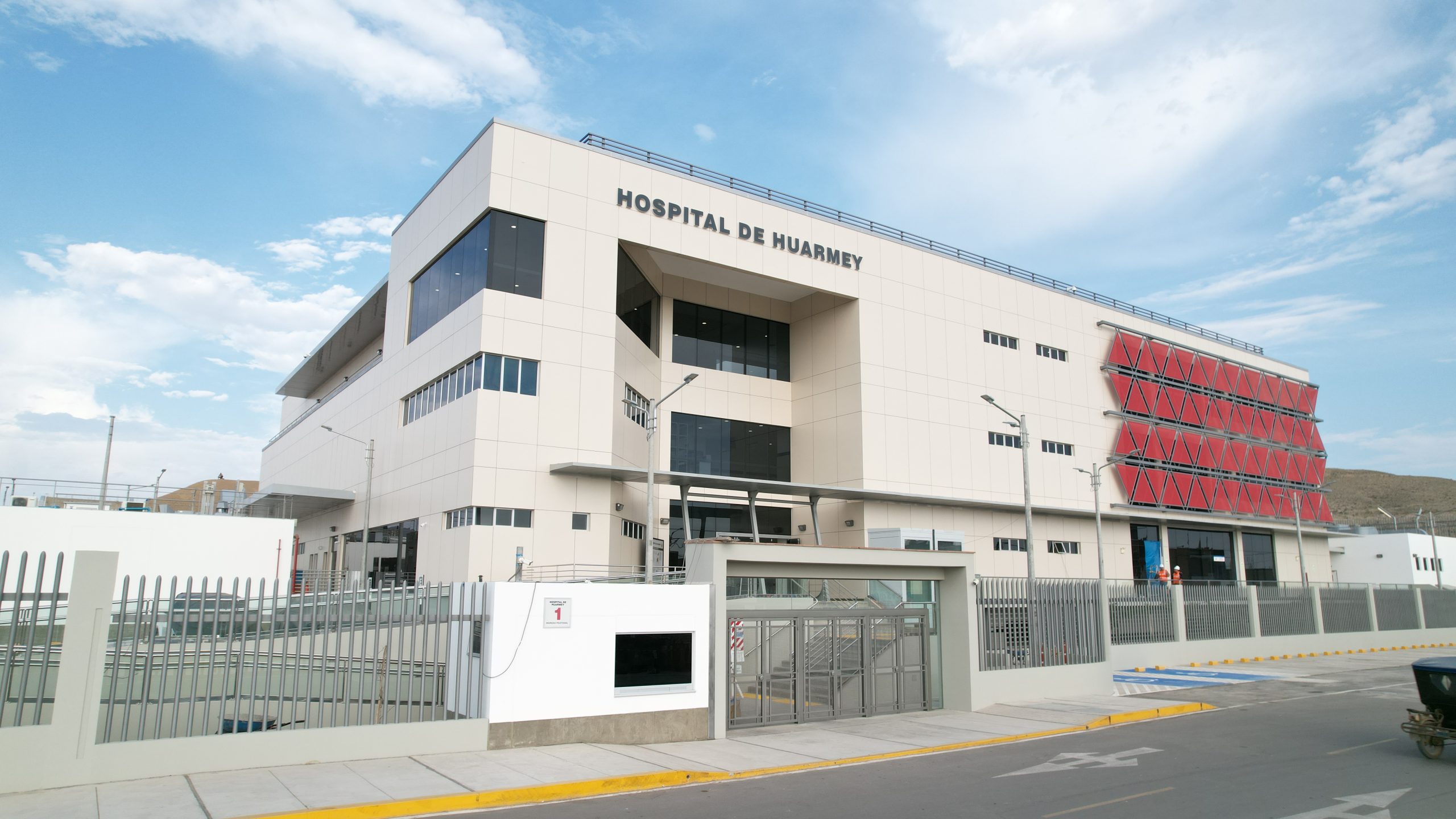 Antamina entrega moderno hospital en Huarmey