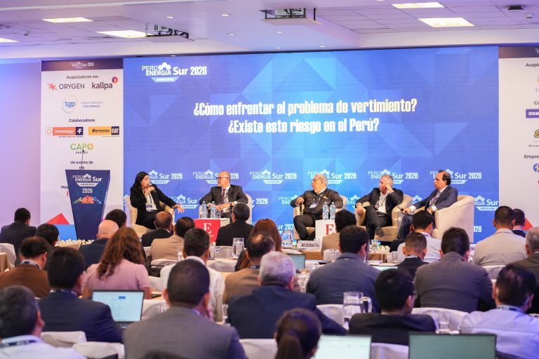 Perú enfrentará vertimiento localizado si no se acelera inversión en transmisión