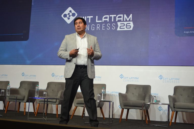 Anglo American desarrolla IA para estimar horas de vida de neumáticos gigantes