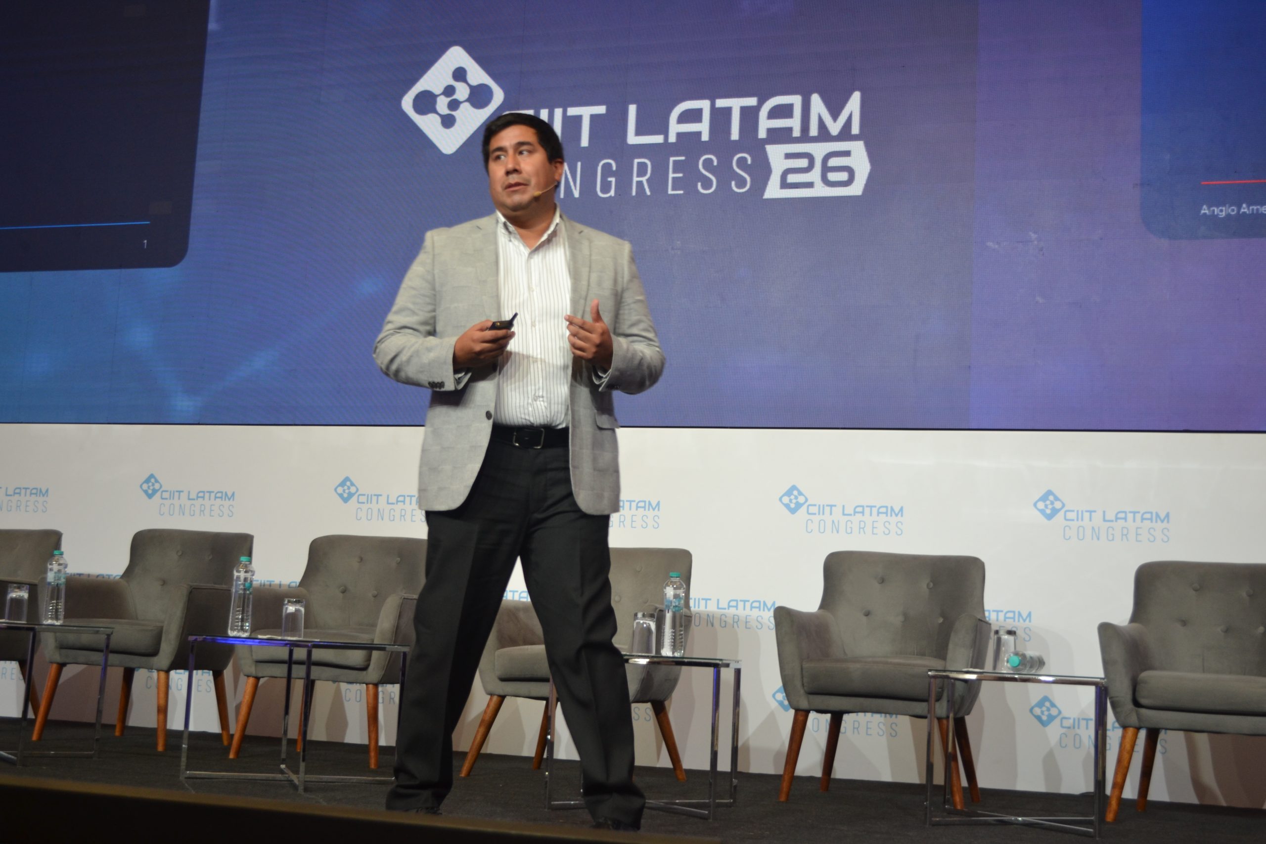 Anglo American desarrolla IA para estimar horas de vida de neumáticos gigantes