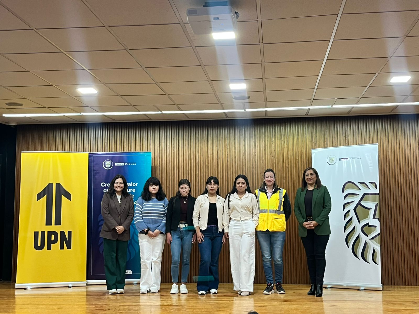 Gold Fields financia más becas universitarias en Hualgayoc