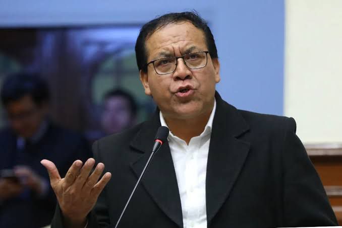 Conteo al 89%: Roberto Sánchez, de izquierda, se perfila como el rival en segunda vuelta de Keiko Fujimori