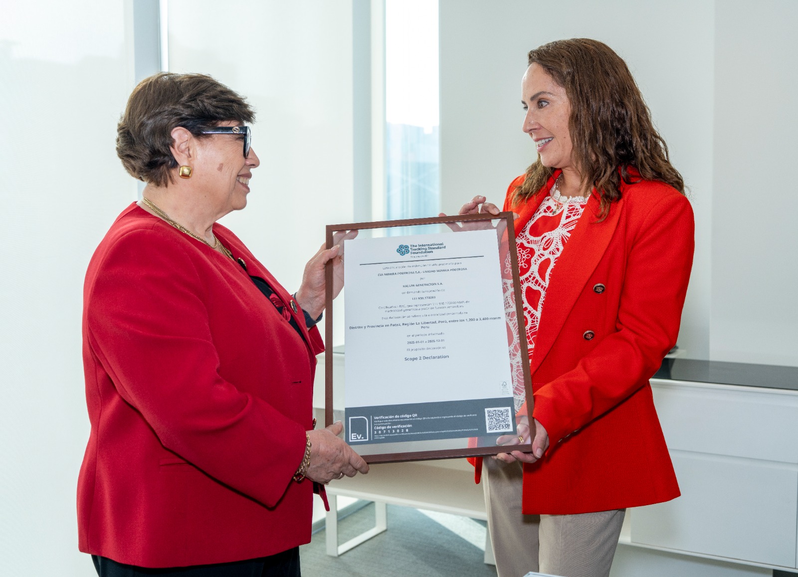 Minera Poderosa recibe certificado I-REC por uso de energía eléctrica proveniente de fuentes 100% renovables